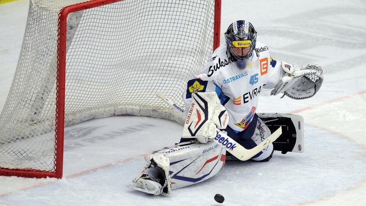 Sen o NHL nevyšel. Český gólman už slavil, agent však jen sliboval