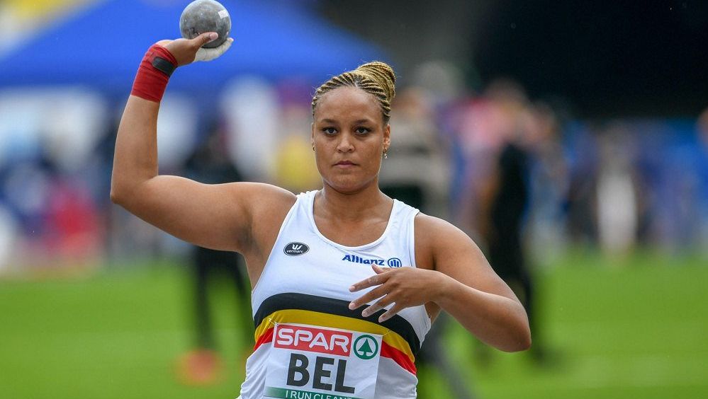 Atletický bizár. Belgičané poslali koulařku na překážky