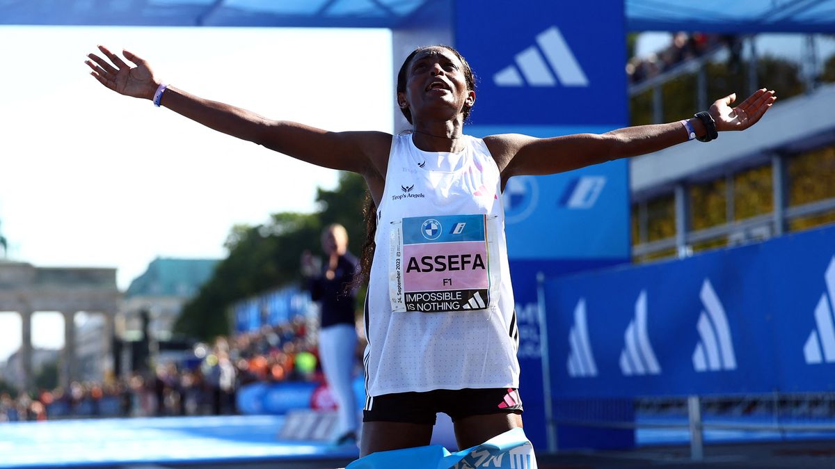 Assefaová zaběhla v Berlíně fantastický světový rekord v maratonu