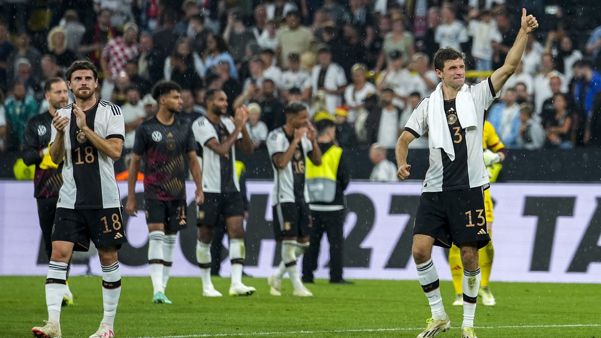 Fotbalisté Německa po Flickově odvolání zdolali v přípravě Francii