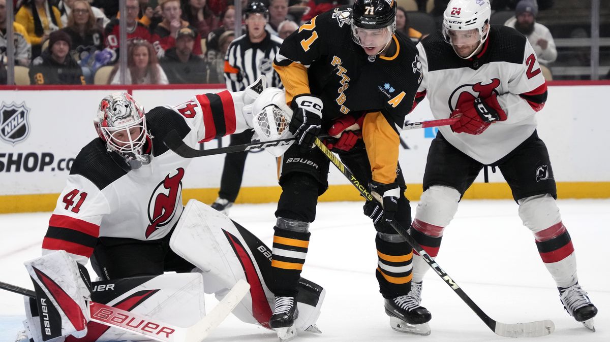 Skvělý Vaněček přispěl svými 21 zákroky k výhře Pittsburghu, Mrázek prohru neodvrátil