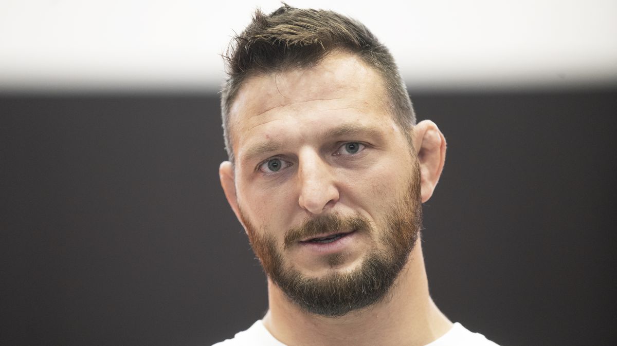 To není možné, jsi blázen! říkají Krpálkovi. A to má v hlavě ještě jeden šílený plán