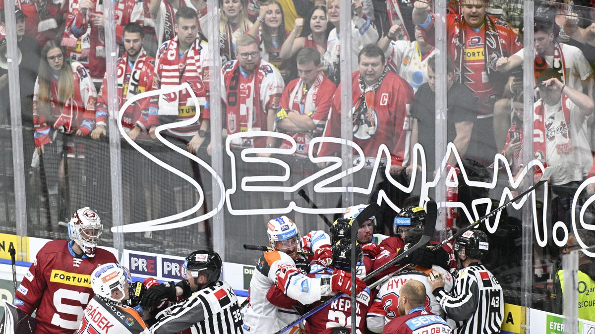 Feťáku! pořvával na Mandáta sparťanský kotel. Už se tomu jenom směju, tvrdí útočník