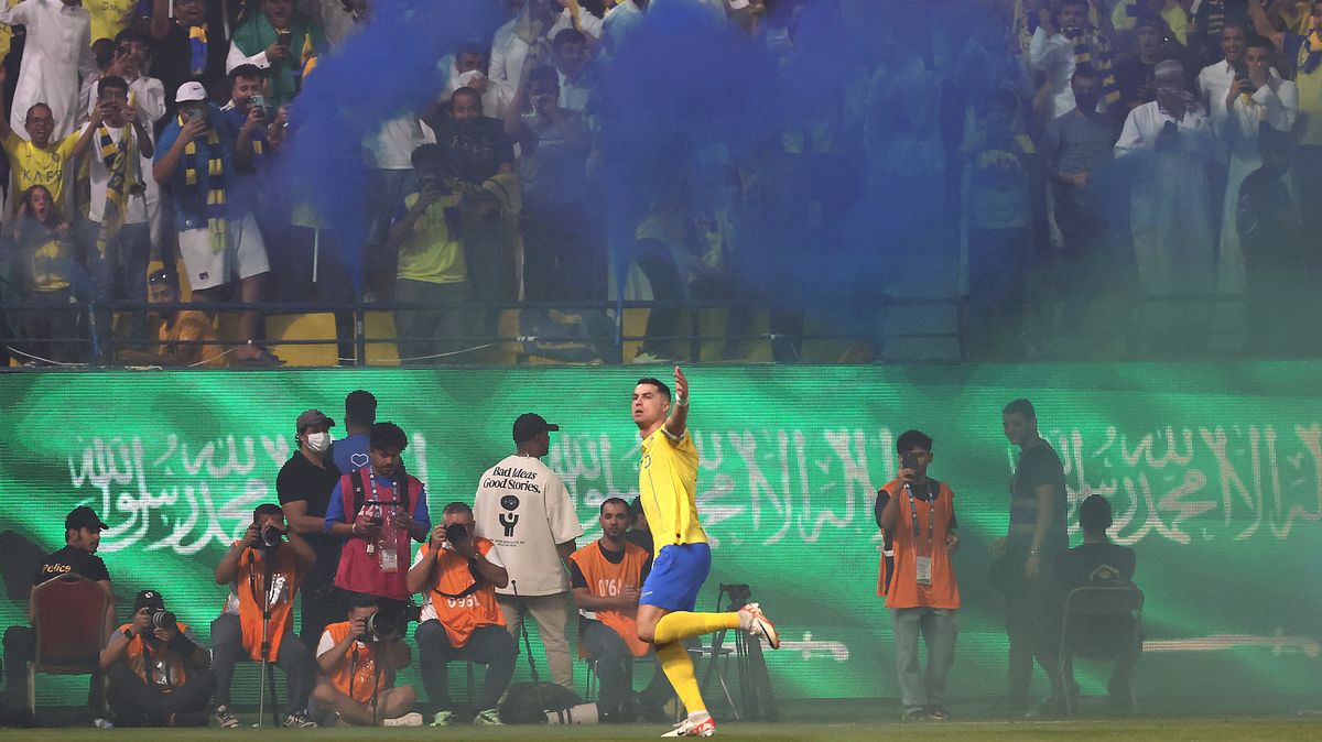 Gól poslepu. Ronaldo využil kouře a překonal brankáře, který míč pořádně neviděl