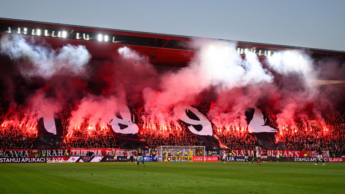 Fotbalové kluby Sparta a Slavia zaplatí za pyrotechniku fanoušků 40 tisíc korun