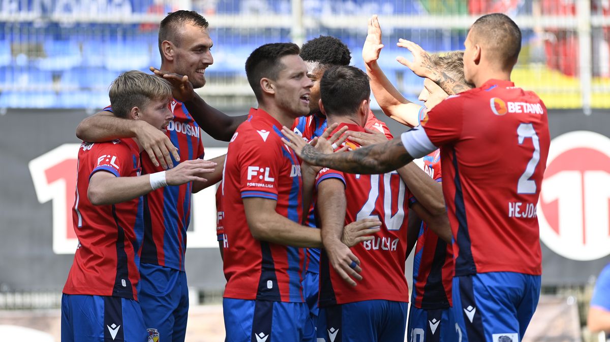 Rychlý gól a Černínovo vyloučení. Zásadní moment, tvrdil trenér Koubek po kanonádě Plzně