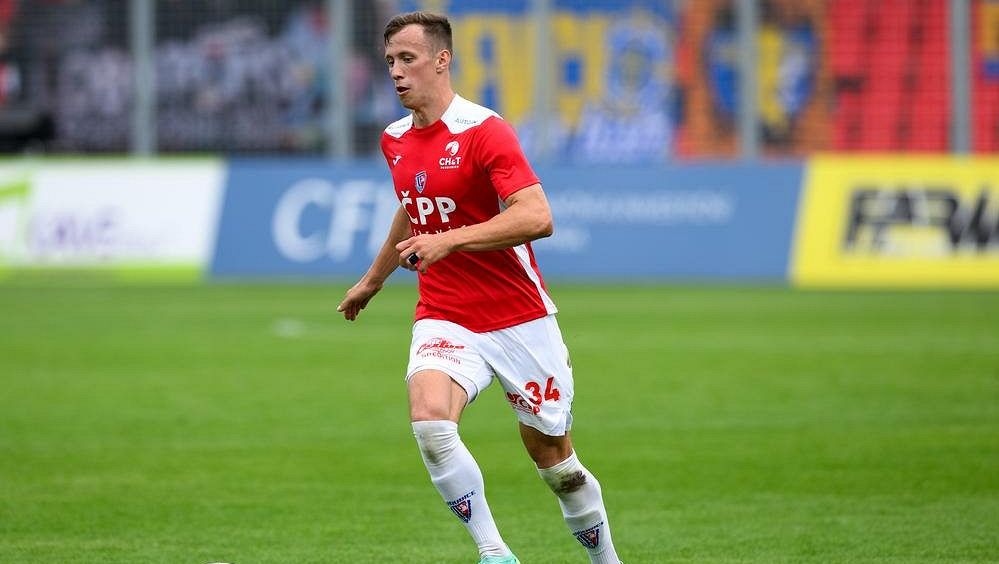 Vlček se hlásí o místo ve Slavii, k ostatním stoperům vzhlíží. Pas jako od Modriče, chválil ho střelec