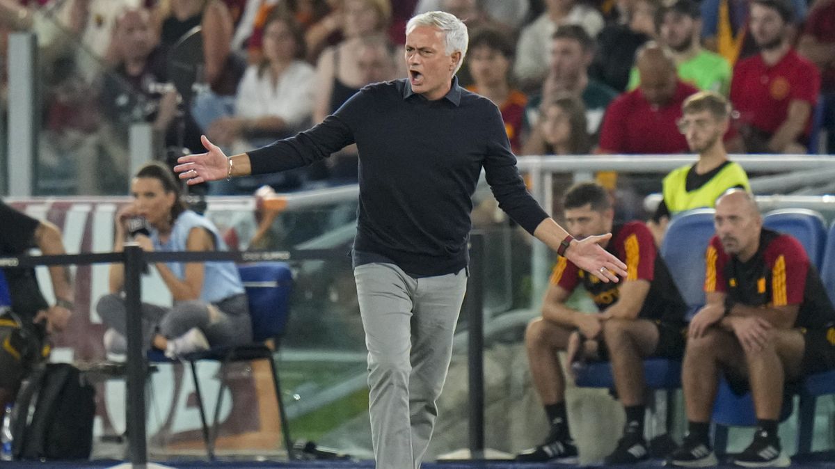 Šéf Tottenhamu lituje angažování Mourinha i Contého