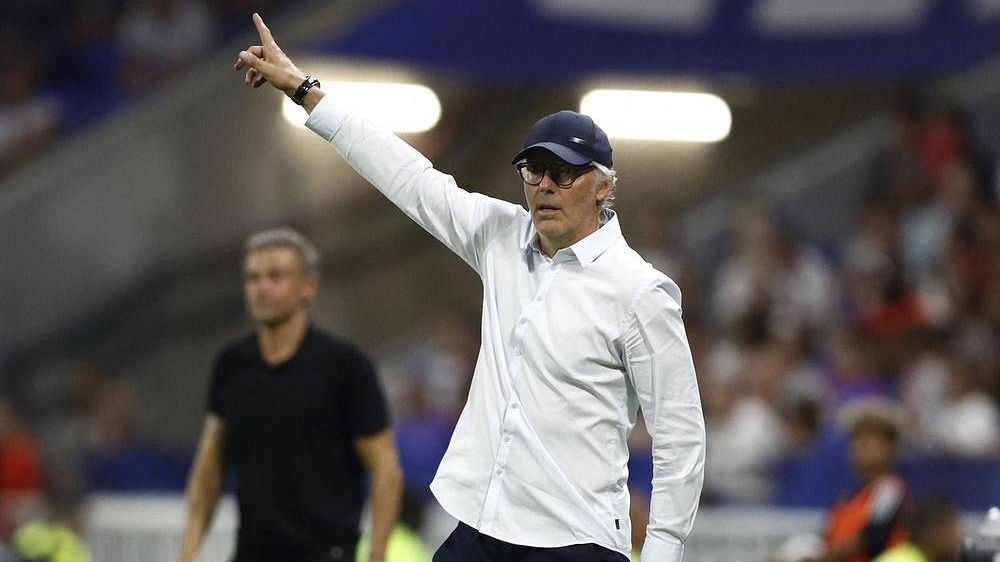 Poslední tým francouzské ligy Lyon odvolal trenéra Blanca