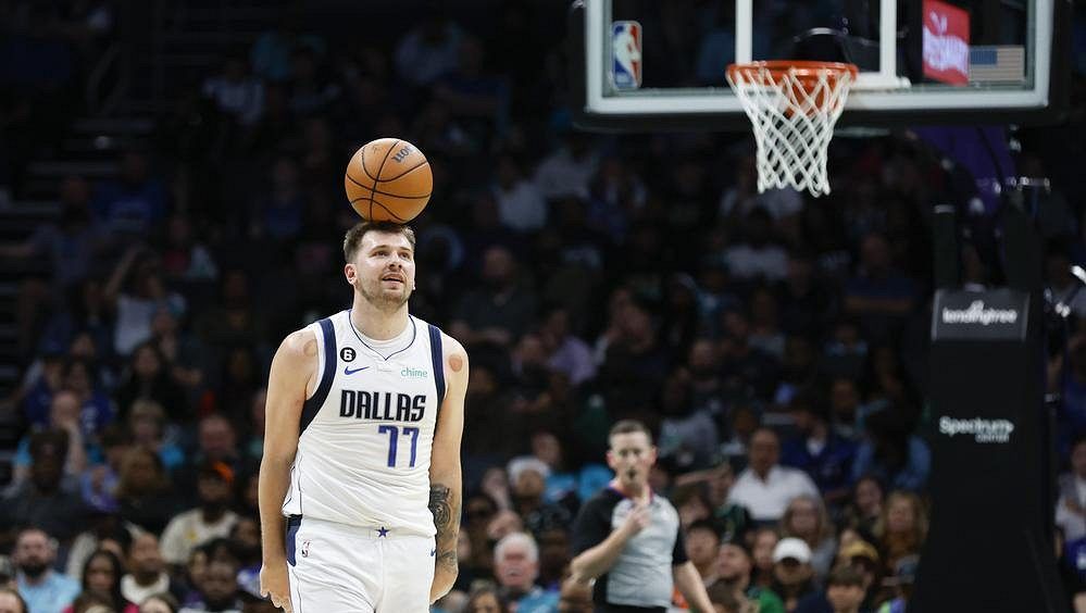 Dončičových 40 bodů nestačilo, Dallas v NBA opět podlehl Charlotte