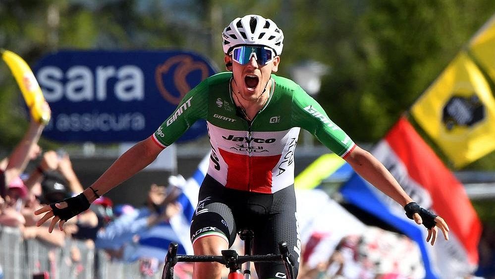 Horskou 18. etapu Gira vyhrál Zana, oslavenec Thomas udržel růžový trikot