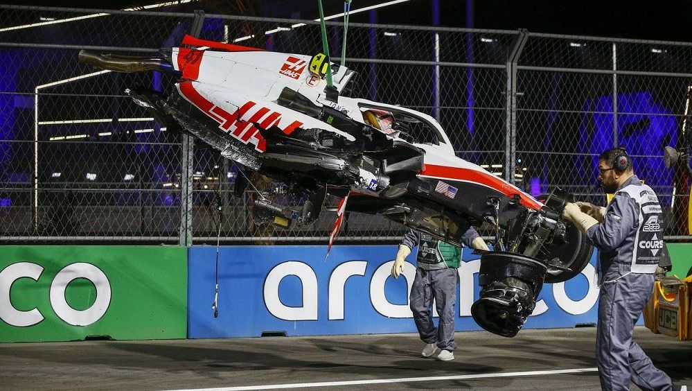 Schumacher to zase schytal. Stál nás dva miliony dolarů, běsní dodnes šéf Haasu