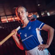 Pozemní hokejistky čeká ME, před startem šampionátu se Češky předvedly před objektivy fotografů. Na snímku pózuje Kateřina Bašová.