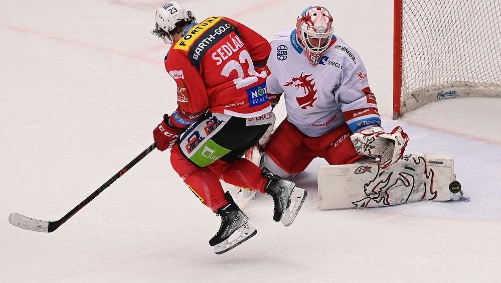 HOKEJ ONLINE: Pardubice a Třinec se utkají o postupový mečbol