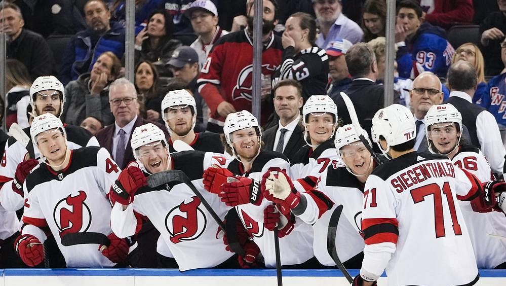 Jako za našich časů, pochvaloval si Eliáš. Devils se vyplácí sázka na švýcarského nováčka a obranu