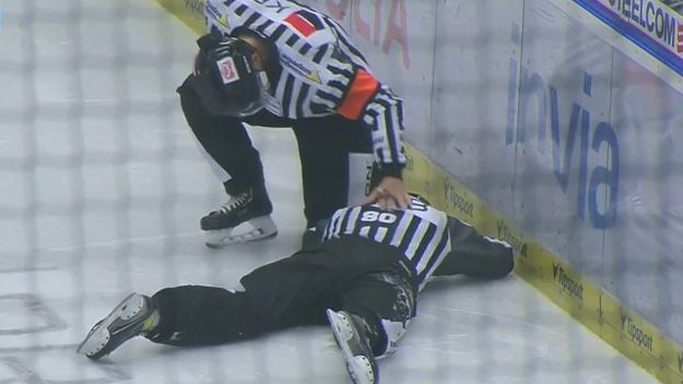 Měl jsem se ujistit, že je v pořádku. Kladenský Strnad se omlouvá za incident s rozhodčím
