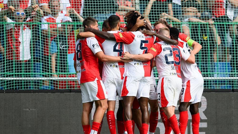 Fotbalová Slavia ve středu dokončí výměnu trávníku na stadionu v Edenu