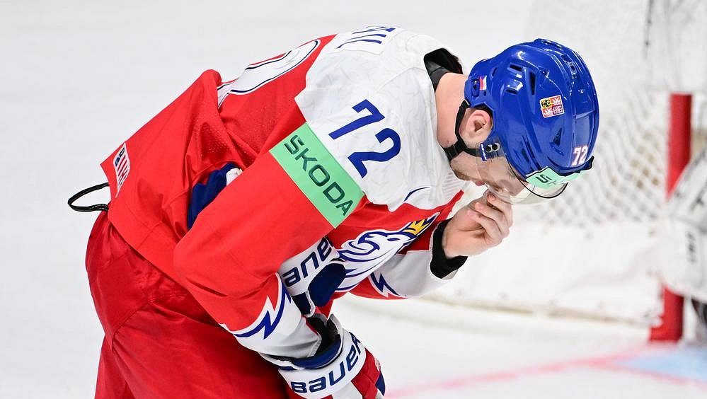 Špatné zprávy z hokejového MS. Proti Lotyšsku budou v sestavě chybět útočníci Chlapík i Chytil