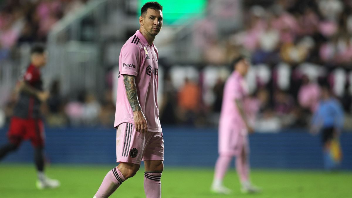 Messi kvůli zranění střídal už v prvním poločase, není jisté jestli stihne finále poháru