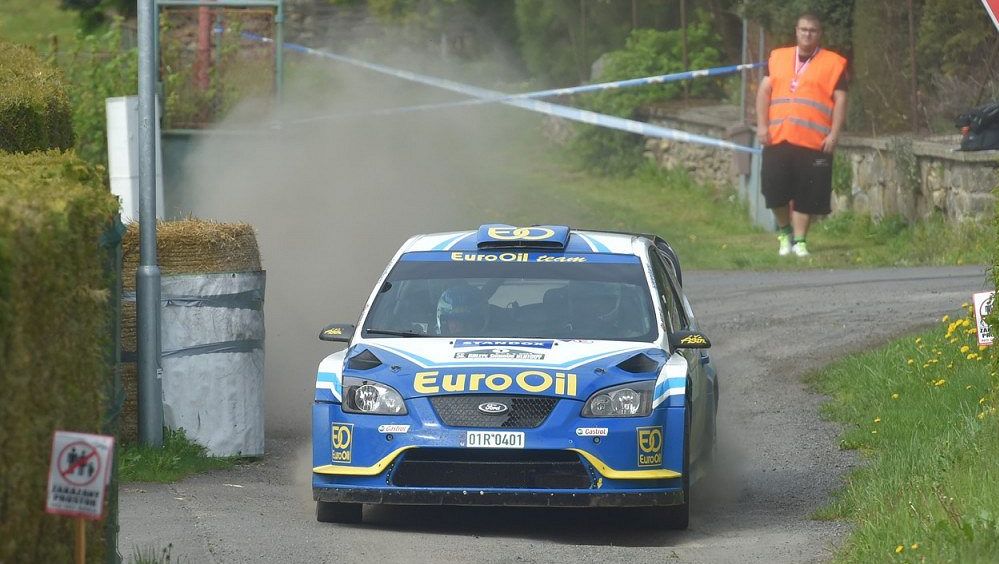 První etapu Rallye Šumava vyhrál Pech, obhájce Kopecký je druhý