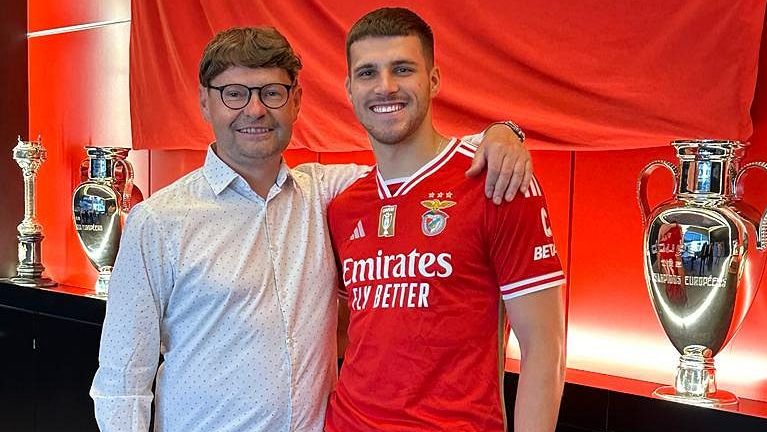 Bomba pod břevno! Jurásek se v premiéře parádně trefil za Benfiku