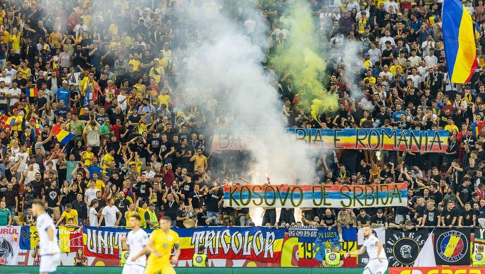 Skandál v bitvě o Euro! Fotbalisté Kosova opustili před běsnícími fanoušky hřiště