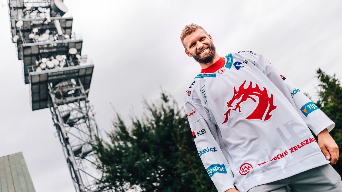 Extraligové kluby představily dresy pro novou sezonu. Hlasujte, které jsou ty nejpovedenější
