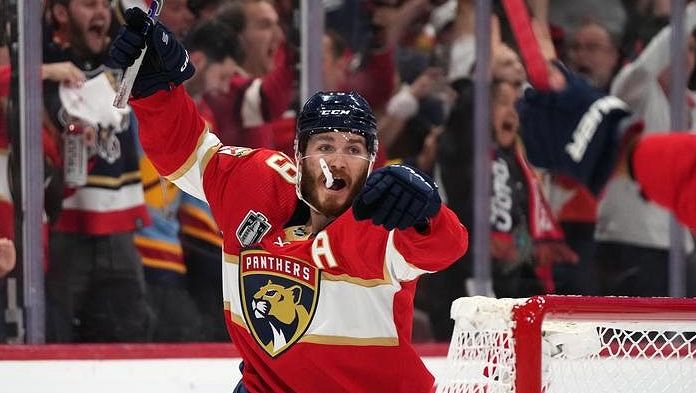 Tkachuk to schytal, přesto byl za hrdinu. Gudas se nedržel zpátky