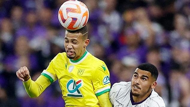 Fotbalista Abuchlál byl kvůli konfliktu s političkou vyřazen z týmu Toulouse