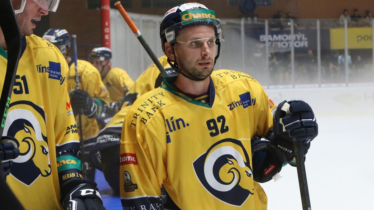 Utrápený Zlín prohrál na ledě nováčka, první ligu vede Vsetín