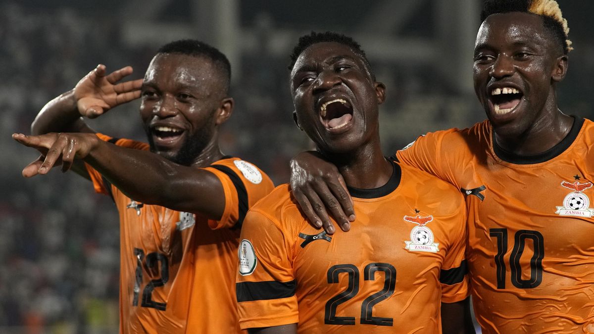 Bizarní gól na africkém mistrovství. Tým bývalého kouče Chelsea díky tomu vydřel bod