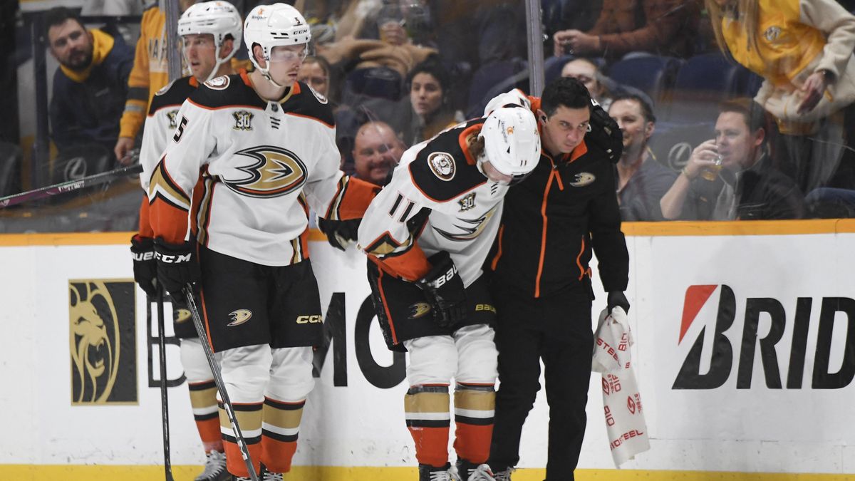 Útočník Anaheimu Zegras si zlomil kotník, Ducks bude chybět i Minťukov