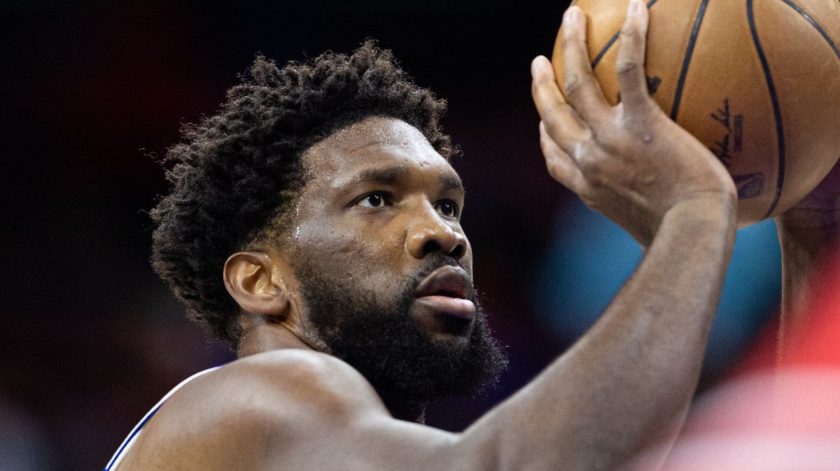 Hvězda NBA Embiid přijde kvůli zranění o vánoční duel v Miami