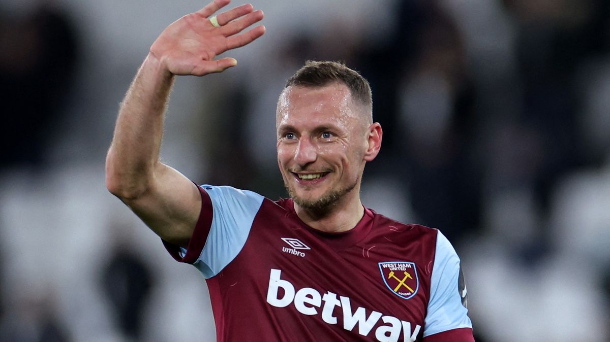 West Ham konečně slavil. Češi byli před zraky Haška vidět, střelec zazářil premiérovým hattrickem