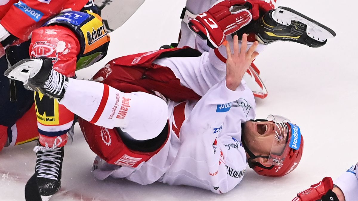 Nestrašil popřál zraněnému Jeřábkovi, aby brzy běhal s dětmi. Proti tomu je hokej druhotný, uvědomuje si
