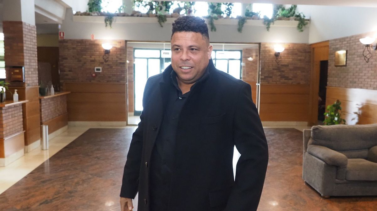 Ronaldo v pralese. Slavný útočník si zahrál za jeden z nejhorších týmů Anglie