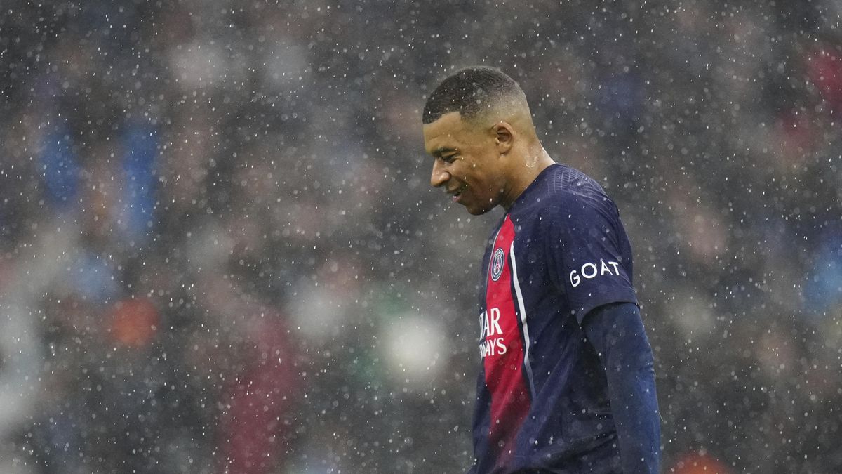 Mbappé se šklebí. Proč zase střídal? Ty otázky mě už nudí, odsekl podrážděný kouč