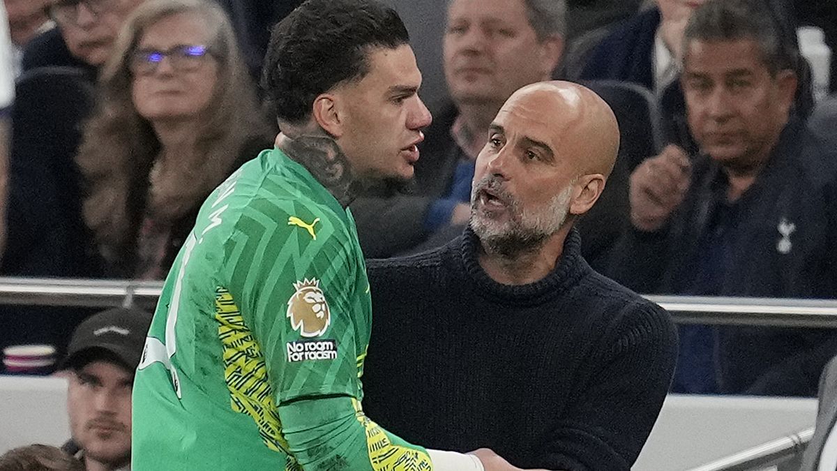 Manchesteru City bude v boji o titul a Anglický pohár chybět brankář Ederson
