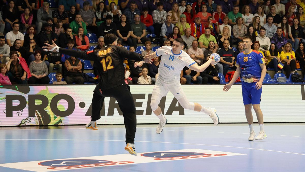 Přijatelná prohra. Házenkáři vezou v boji o MS do domácí odvety hratelný výsledek