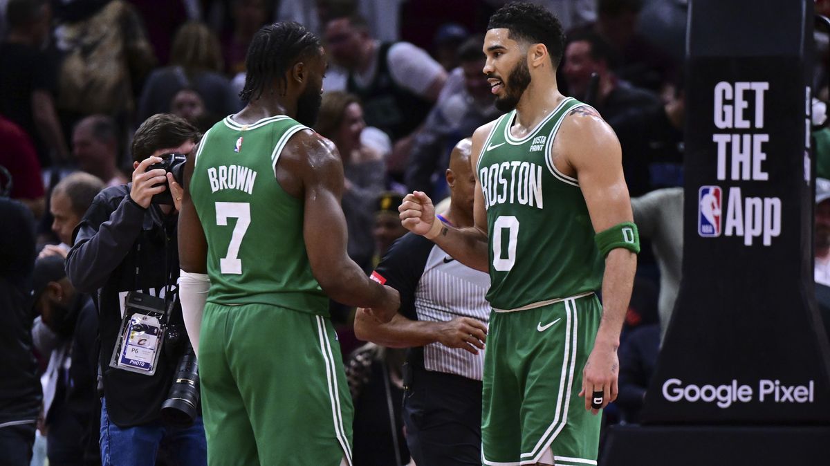 Boston je krok od postupu do semifinále NBA, Oklahoma srovnala sérii s Dallasem