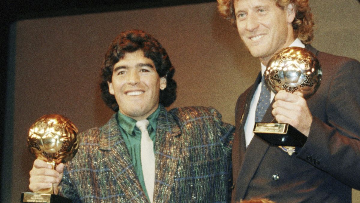 Kontroverzní aukce Maradonova Zlatého míče byla odložena