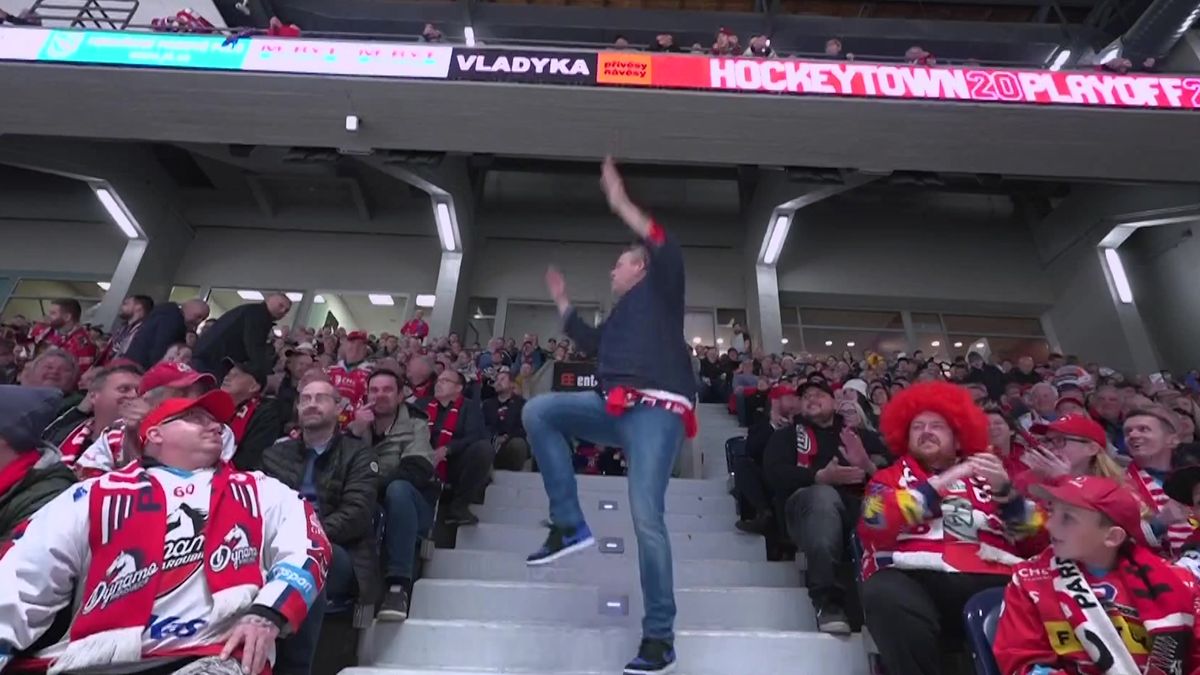Po Spartě a Liberci i na finále v Pardubicích. Kanaďan zase řádil na tribunách, vyprodaná hala aplaudovala