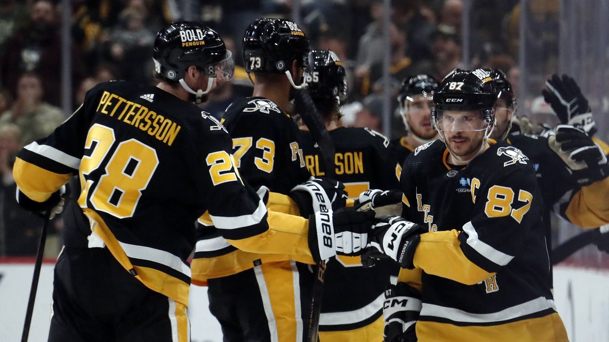 Dva milníky, posun mezi osmičku. Skvělý Crosby tlačí Pittsburgh k postupu