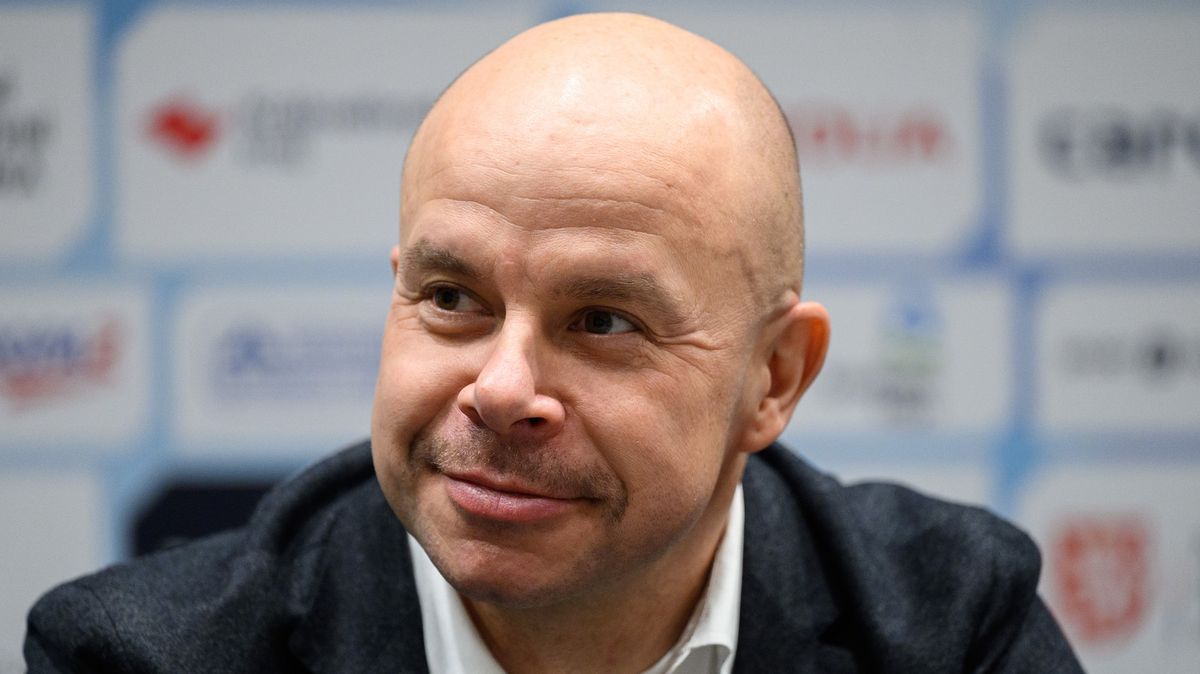 Šéf lyžařů Trávníček, zapletený do dvou kauz, dál povede svaz