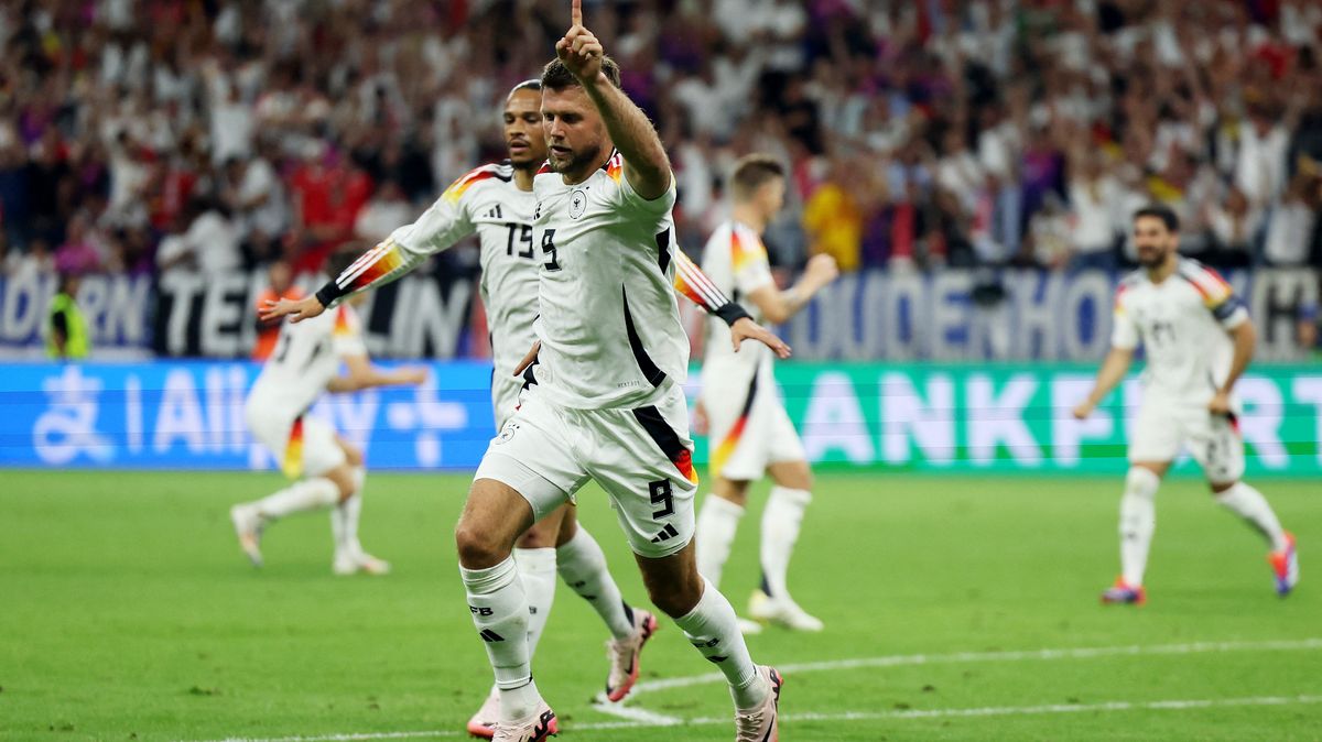 Füllkrug si říká o místo v základu Německa. Potvrdil, jak je pro nás důležitý, chválil ho trenér