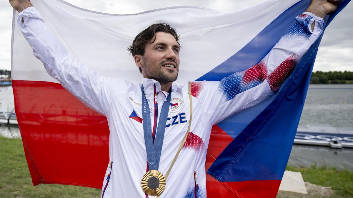 Pocta pro Fuksu. Na zakončení olympiády ponese českou vlajku