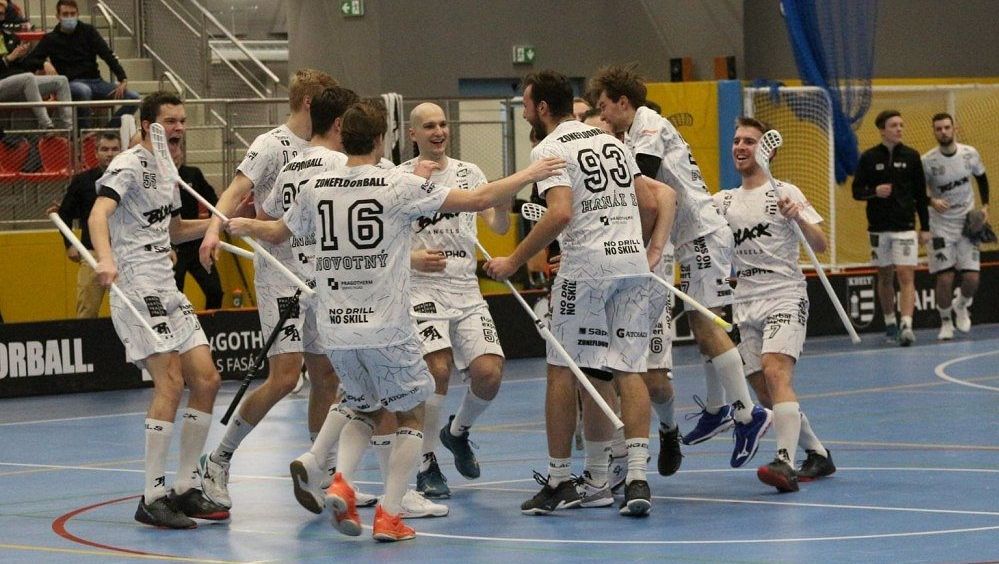 Florbalisté Black Angels a Vinohrad si vynutili v osmifinále třetí zápasy