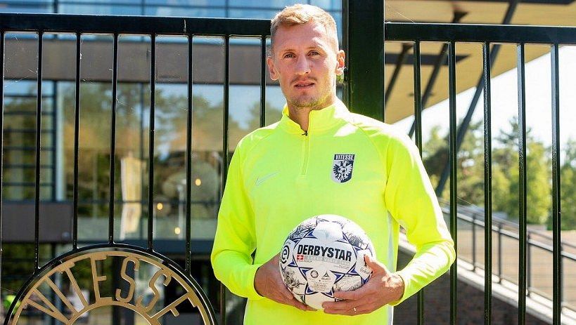 Zpackaný debut. Český bek po čtyřech minutách dostal červenou kartu