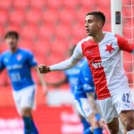 Ondřej Lingr ze Slavie Praha oslavuje gól na 4:0.