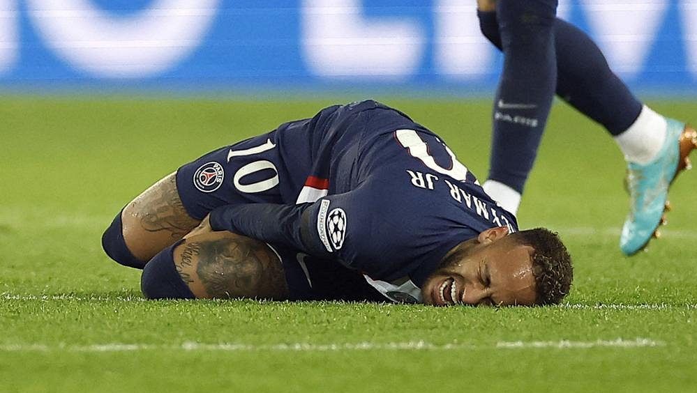 Neymar kvůli zranění kotníku vynechá nedělní šlágr, jeho start v Mnichově je nejistý